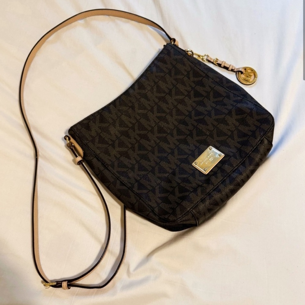 Micheal Kors Leather Crossbody Bag